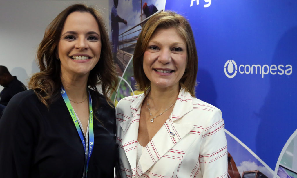 Érika Lacet prestigia posse da nova presidente da Compesa