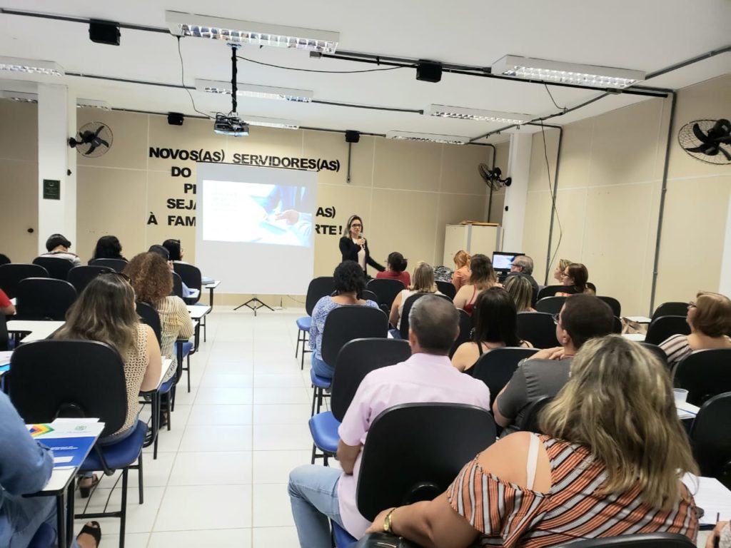 Educadores participam de palestra com foco no combate à corrupção