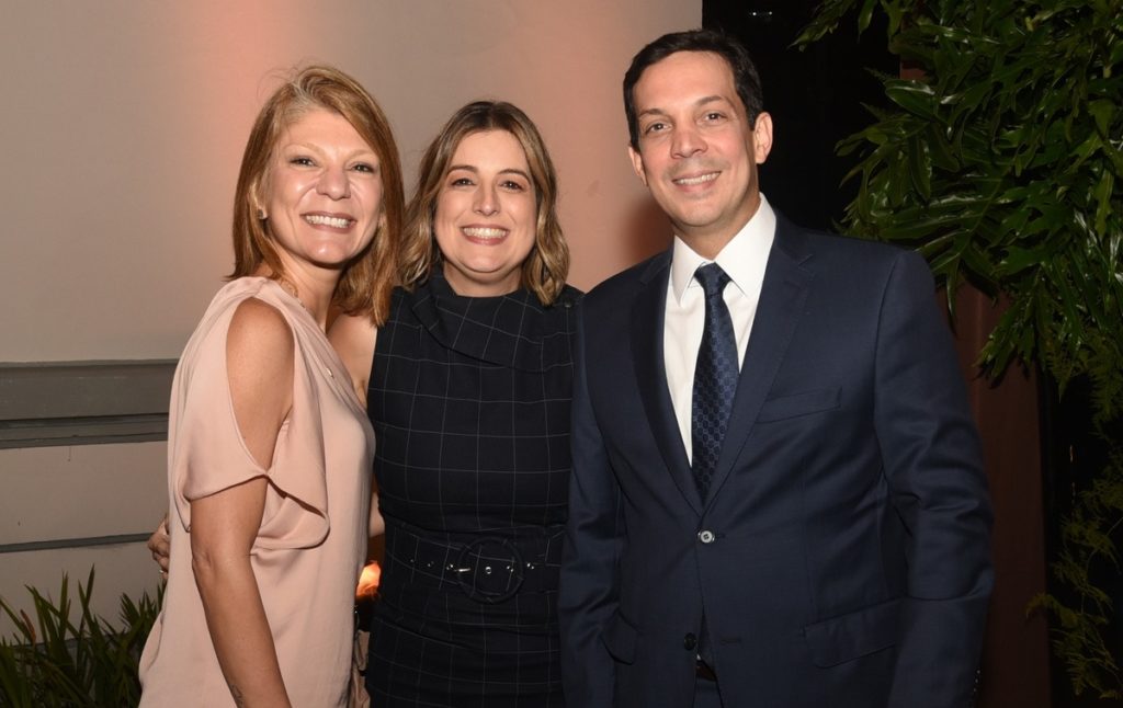 Érika Lacet prestigia posse de Carlos Neves no TCE-PE